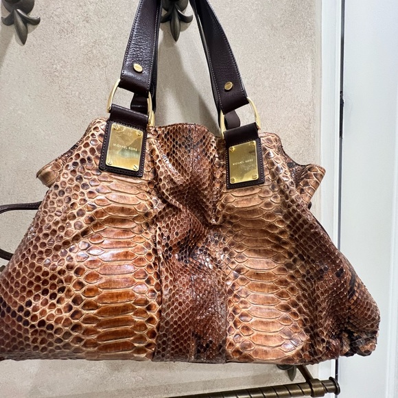 Real Python Leather ( Limited Edition) - Picture 2 of 3